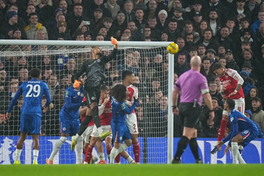 四线争冠？首回合客胜蓝军却难言开心，阿尔特塔该做出取舍决断了